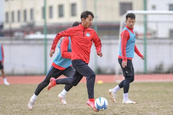 Pinnacle体育-云南足球运动员